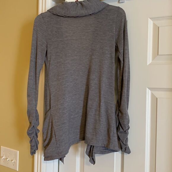 Silvergate Small cardigan w/unique open front gray ruffled/ruched - Picture 5 of 7